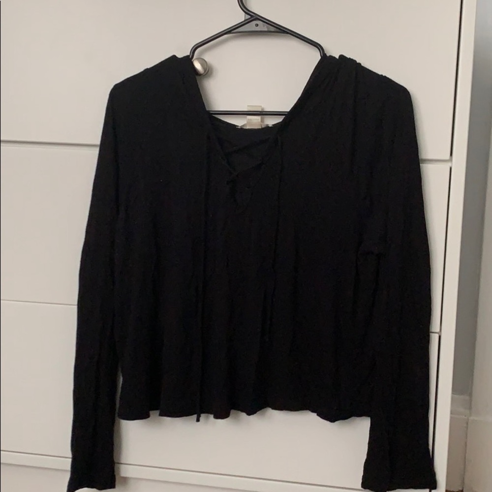 Thin cropped long sleeve with hood